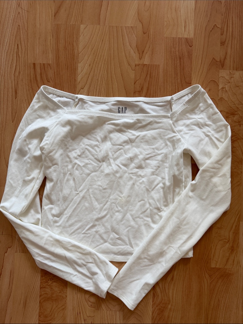GAP Women’s White Off-Shoulder Long Sleeve Top